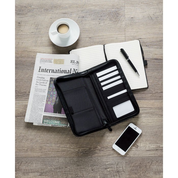 Travel wallet with zipper