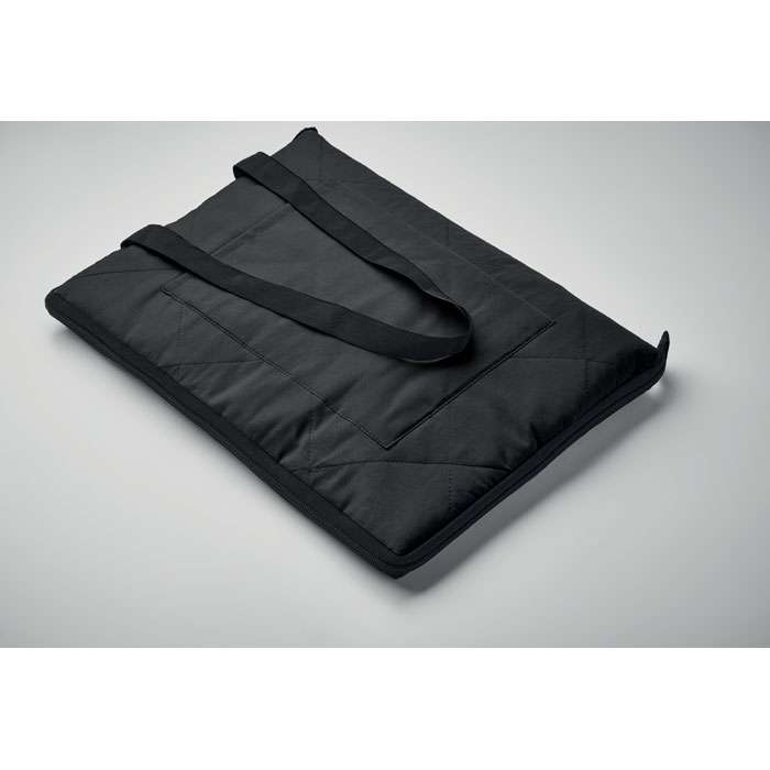 Foldable quilted picnic blanket
