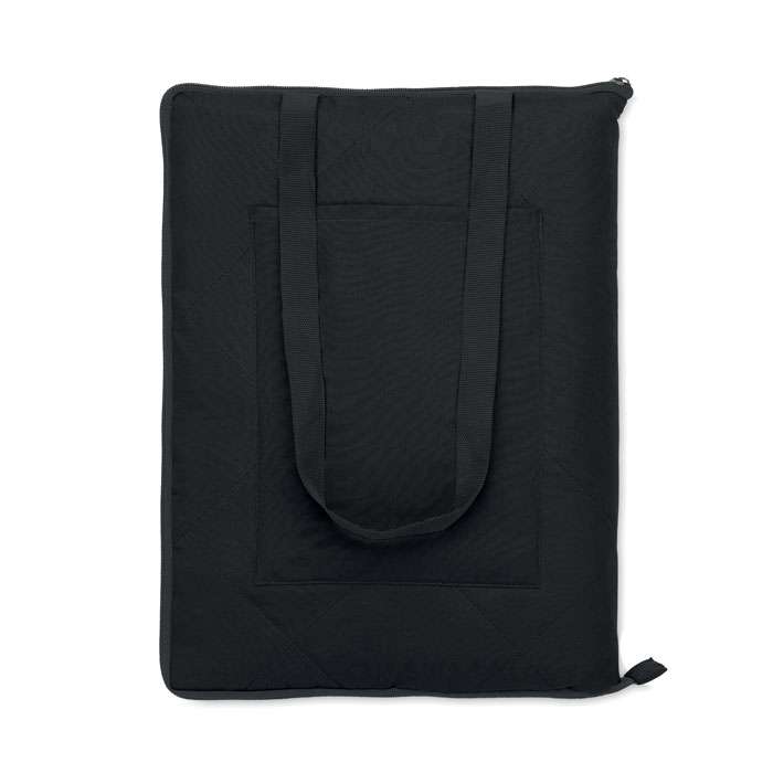 Foldable quilted picnic blanket