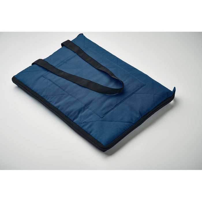 Foldable quilted picnic blanket