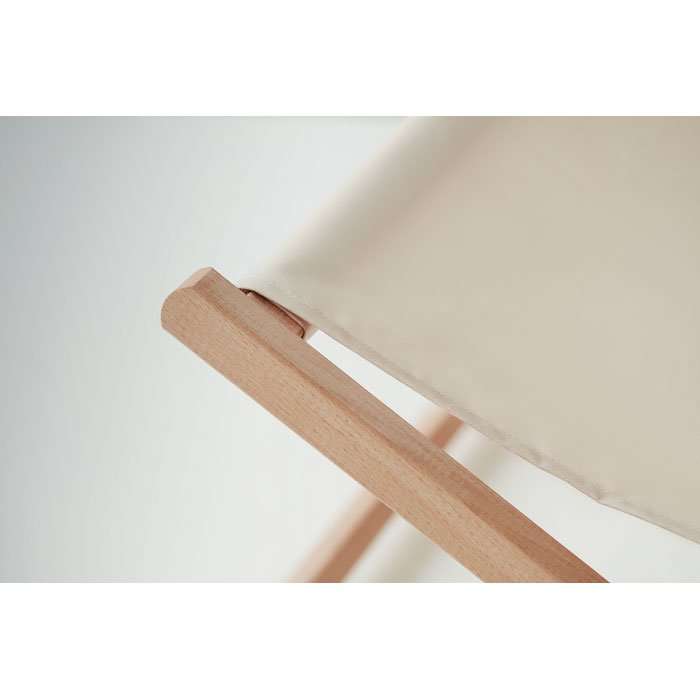 Beach wood traditional deck chair